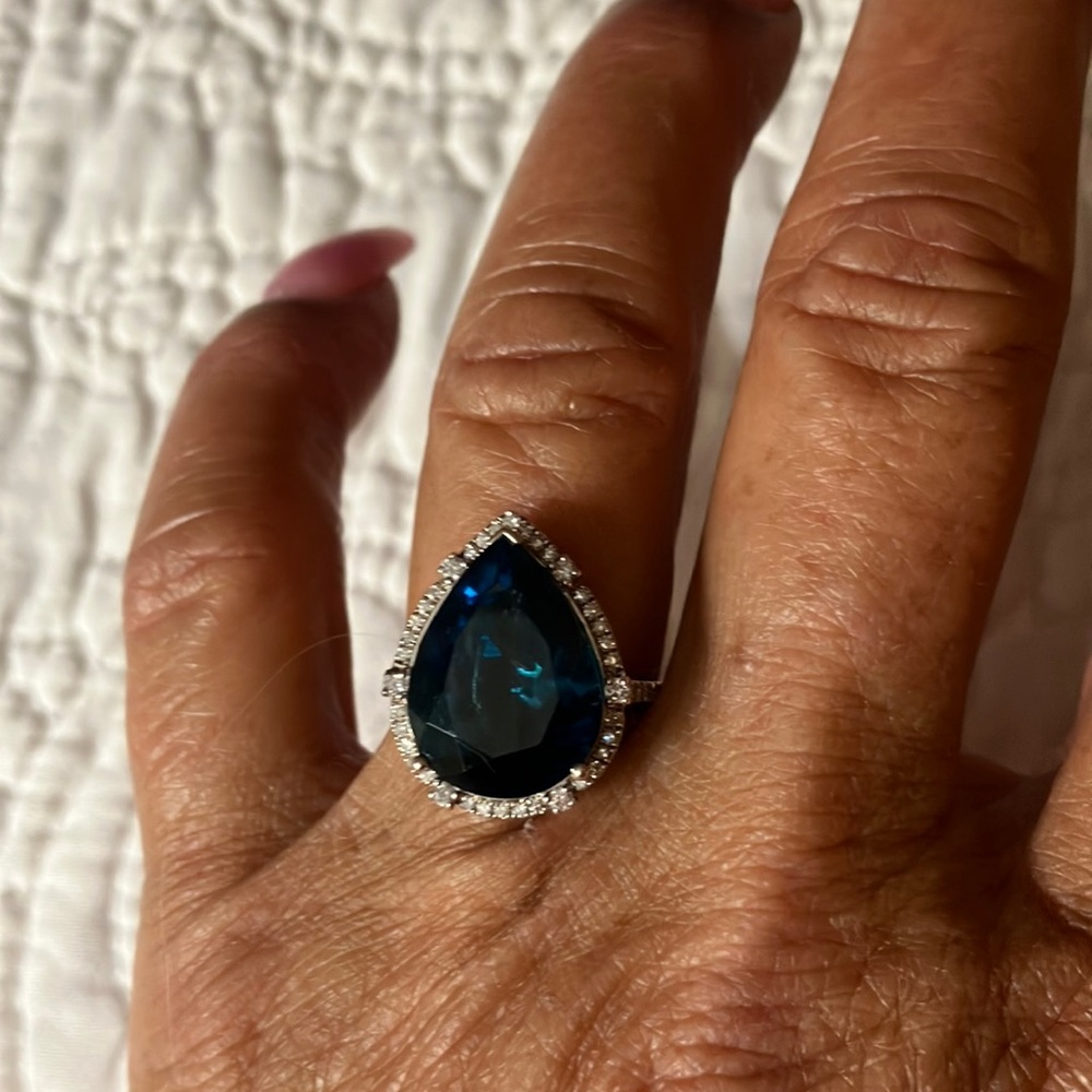 NWT EFFY 14KT white gold 9.10 KT Pear shape London Blue & W.33kt Diamonds.